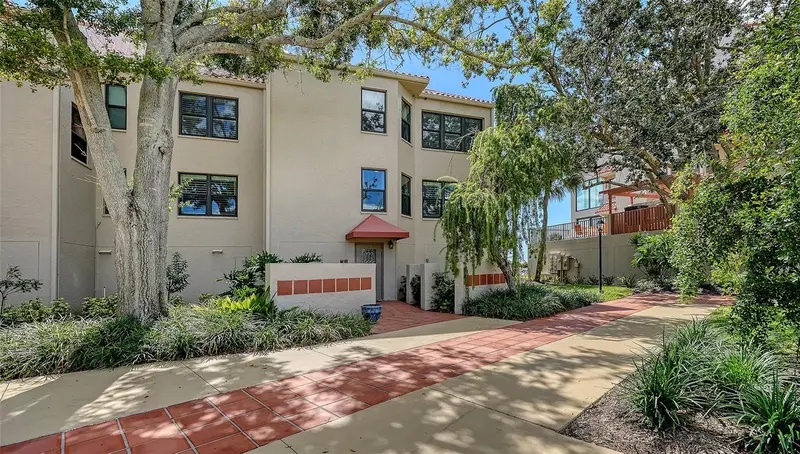 4533 Bay Club Dr #11, FL