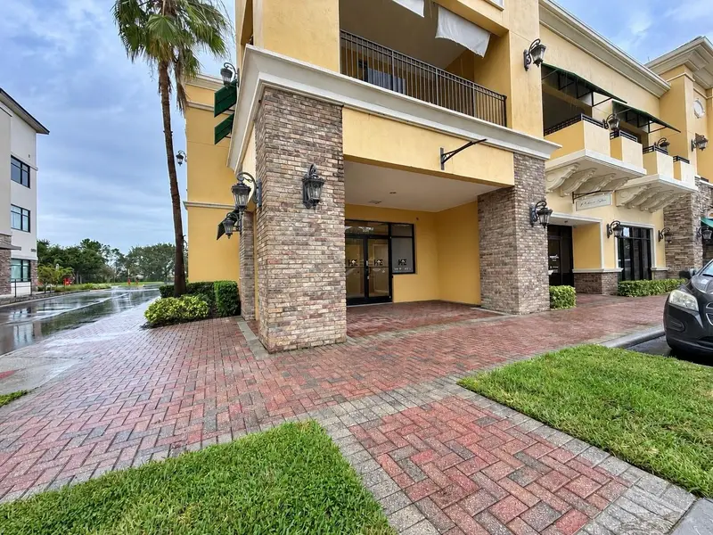 13538 Village Park Dr #J105, FL