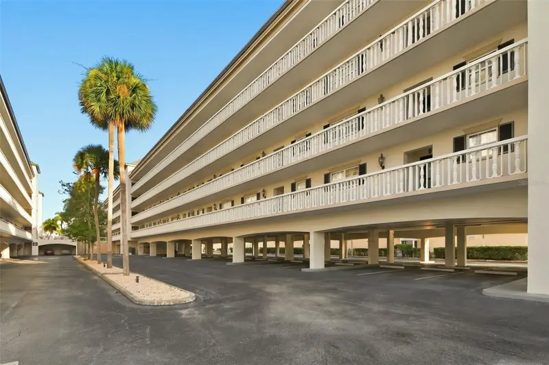 131 Bluff View Dr #107, FL