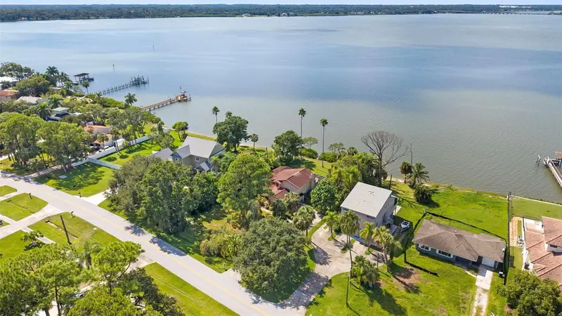 600 Shore Dr E, FL