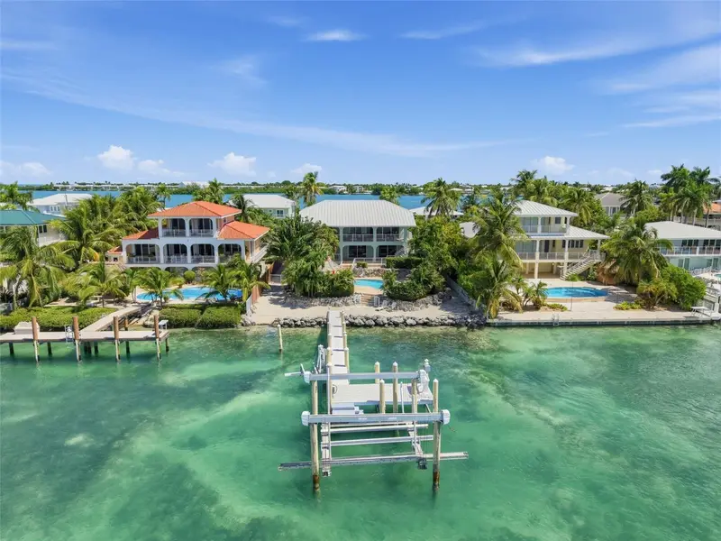 422 Harbour Dr, FL