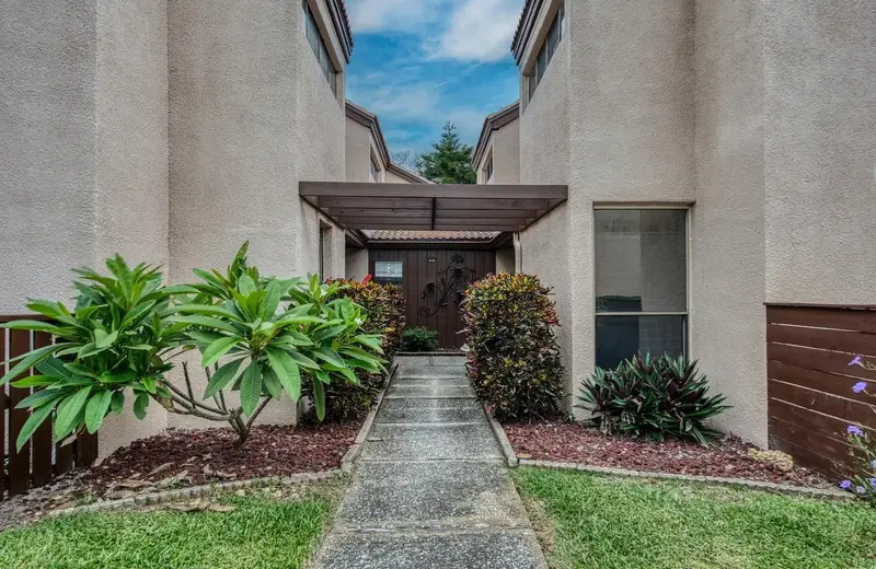 6313 Pelican Creek Xing #-, FL