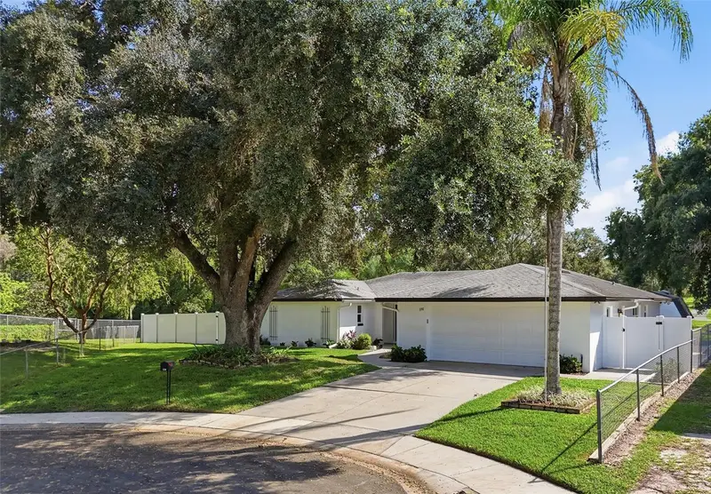 330 Sabinal St, FL