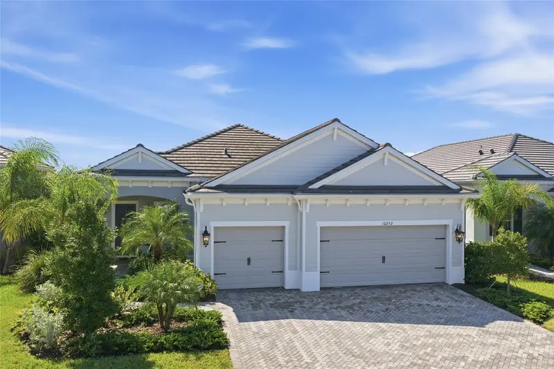 10252 Canaveral Cir, FL