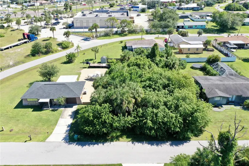 581 Spruce St Nw, FL