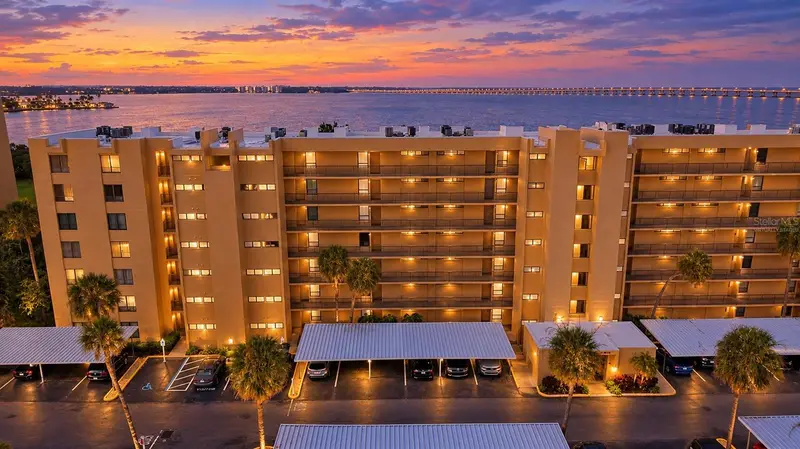 2617 Cove Cay Dr #107, FL