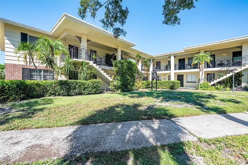 935 34th Ave N, FL