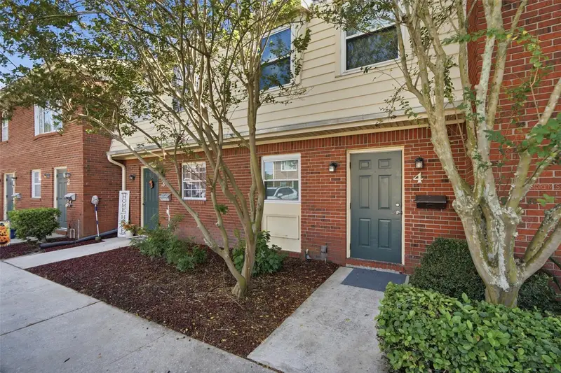 1920 E Edgewood Dr #E4, FL