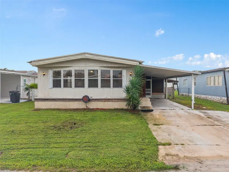 137 Pine Tree Dr, FL