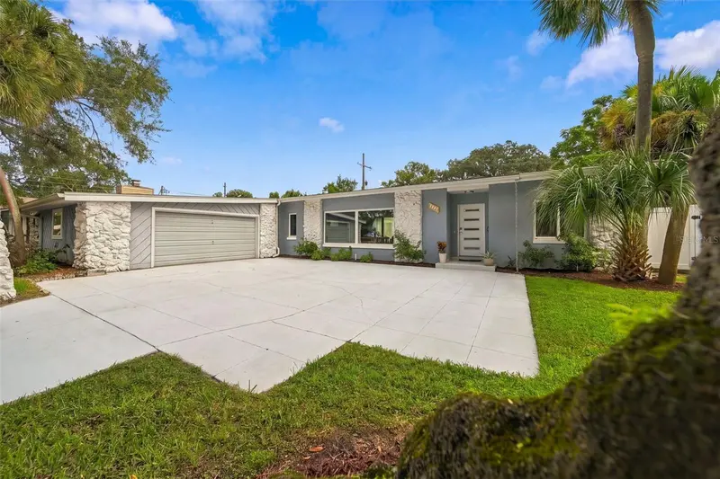1221 Silverstone Ave, FL