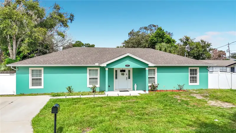 221 Avenue P Nw, FL