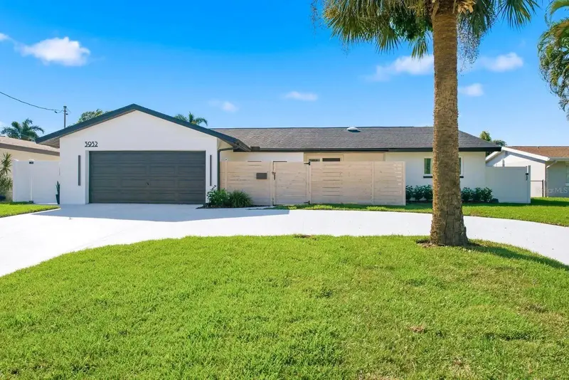 3932 Shore Acres Blvd Ne, FL