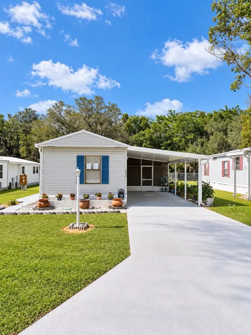 232 S Camphor Loop, FL