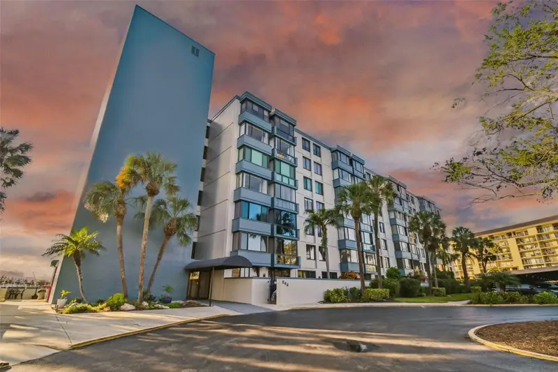 644 Island Way #505, FL
