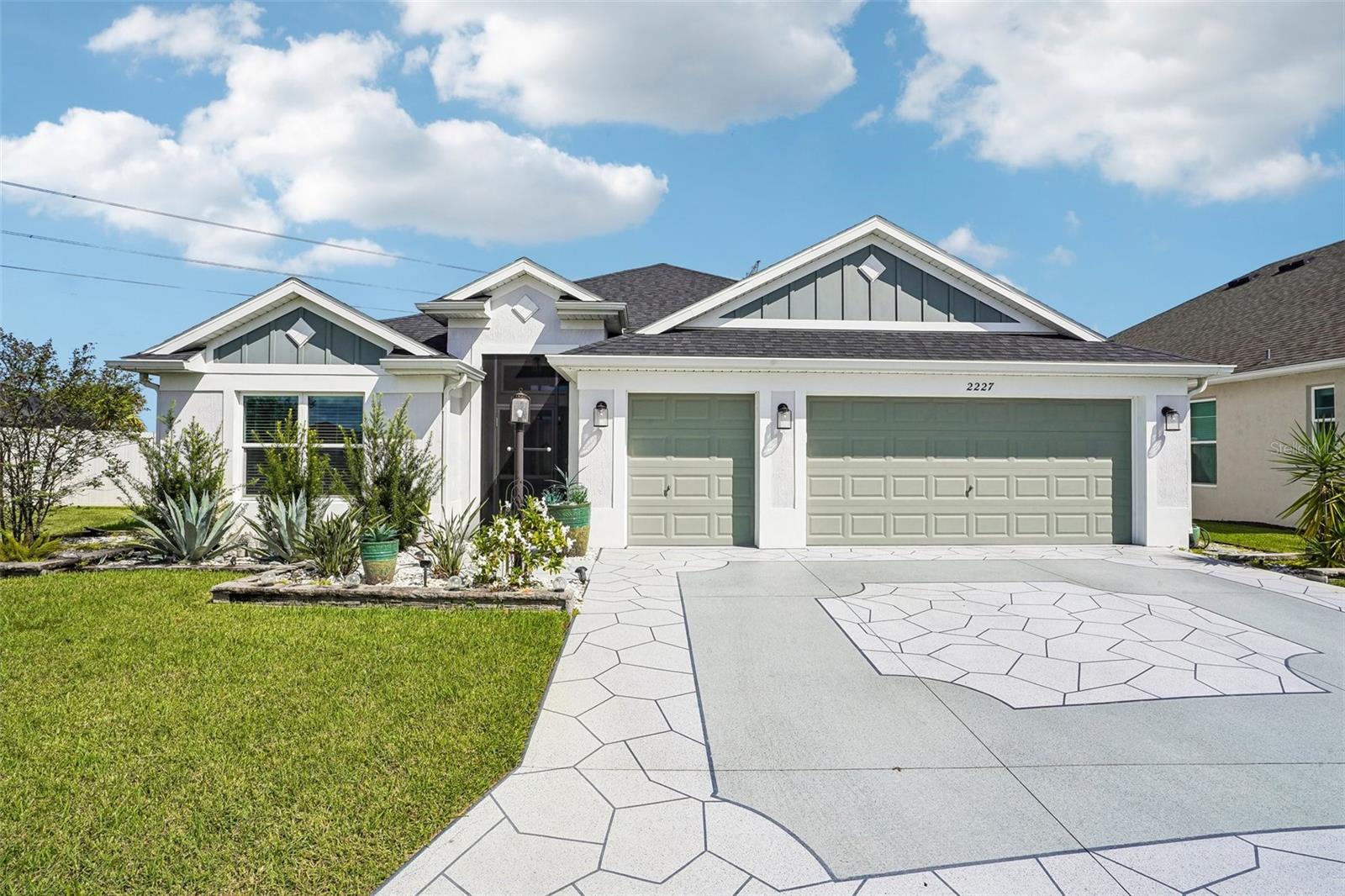 2227 Landrea Loop, FL