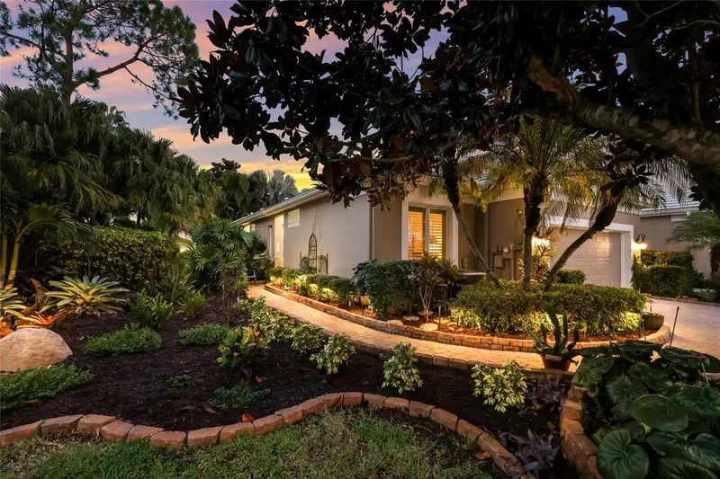 8705 52nd Dr E, FL