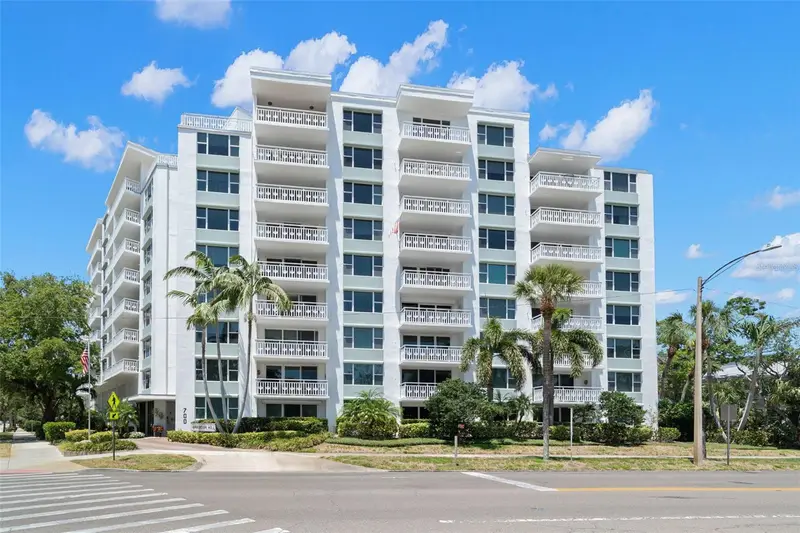 700 Beach Dr Ne #803, FL