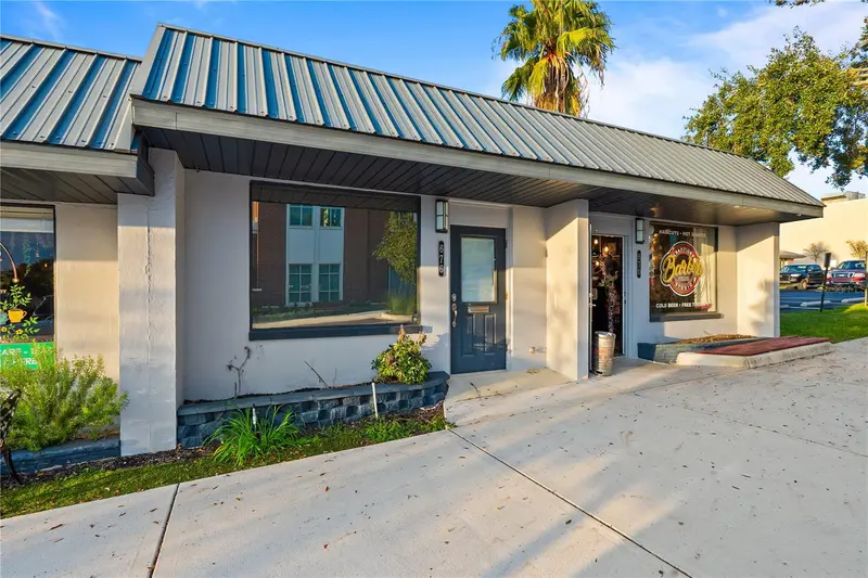684 / 676 W Montrose St #676, FL