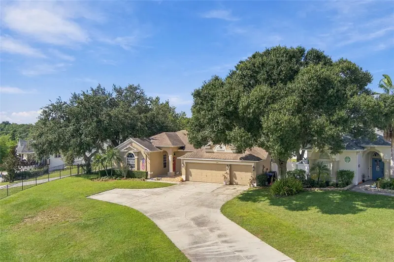 270 Lake Darby Pl, FL