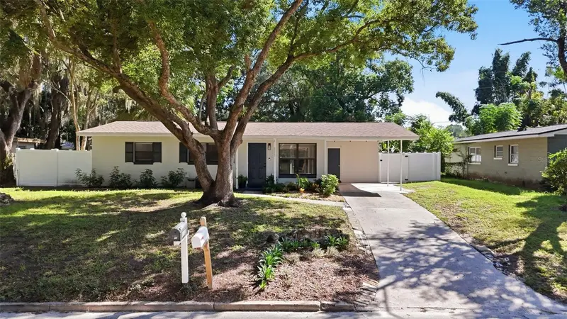 111 E Lauren Ct, FL