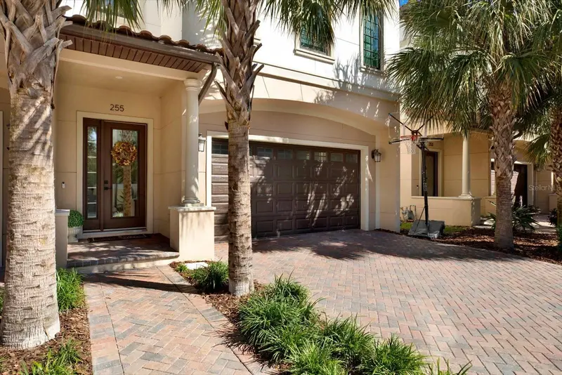 255 2nd St S, FL