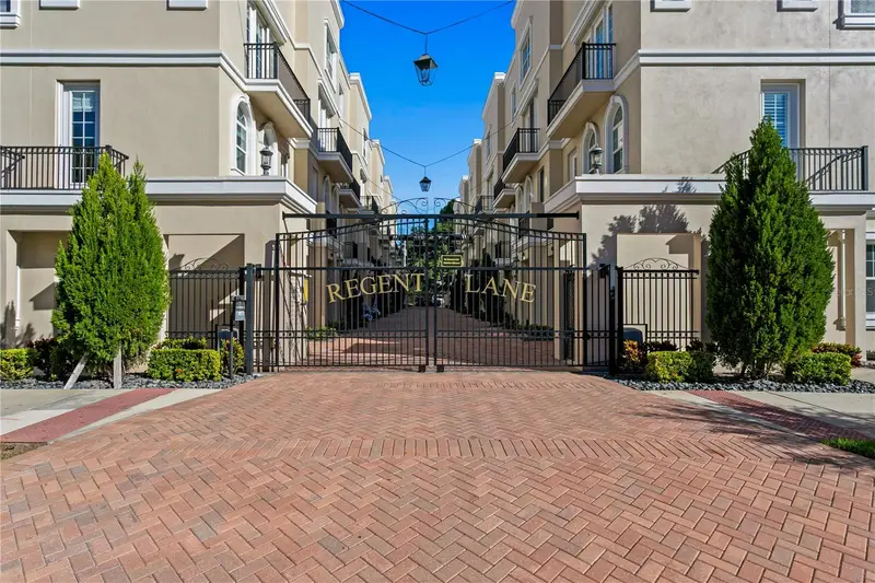 400 Regent Ln N, FL