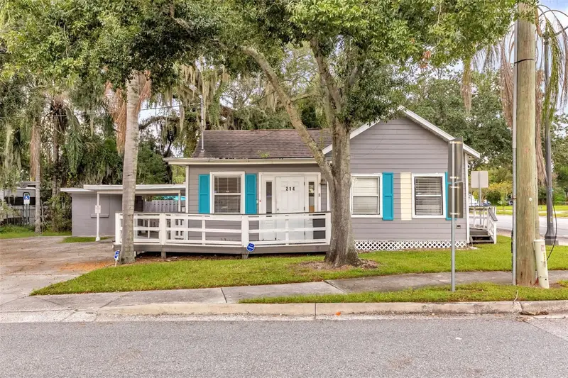 214 E Oak St, FL