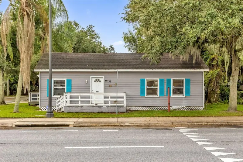 214 E Oak St, FL