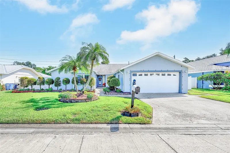 8747 Glen Lakes Blvd N, FL