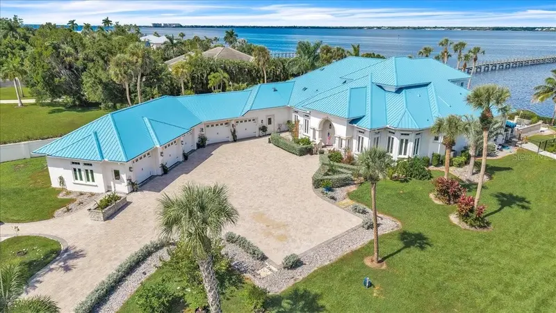 25494 Shore Dr, FL