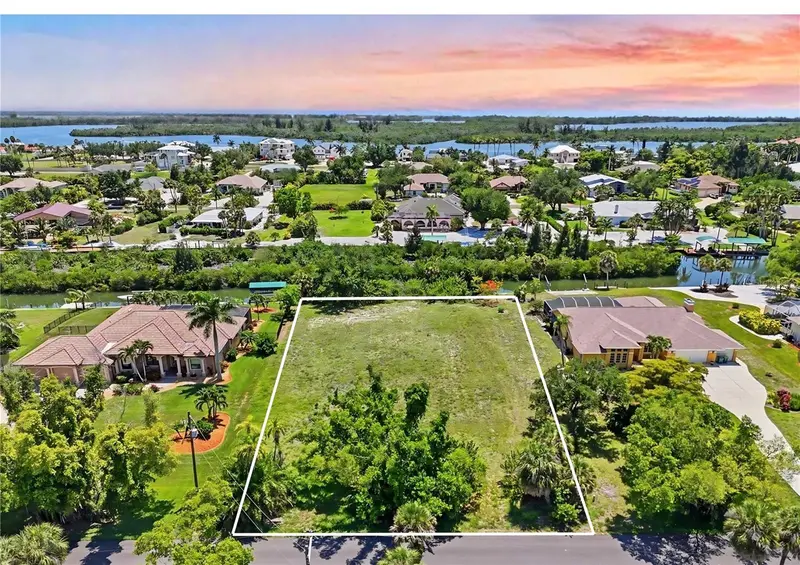 305 Spaniards Rd, FL