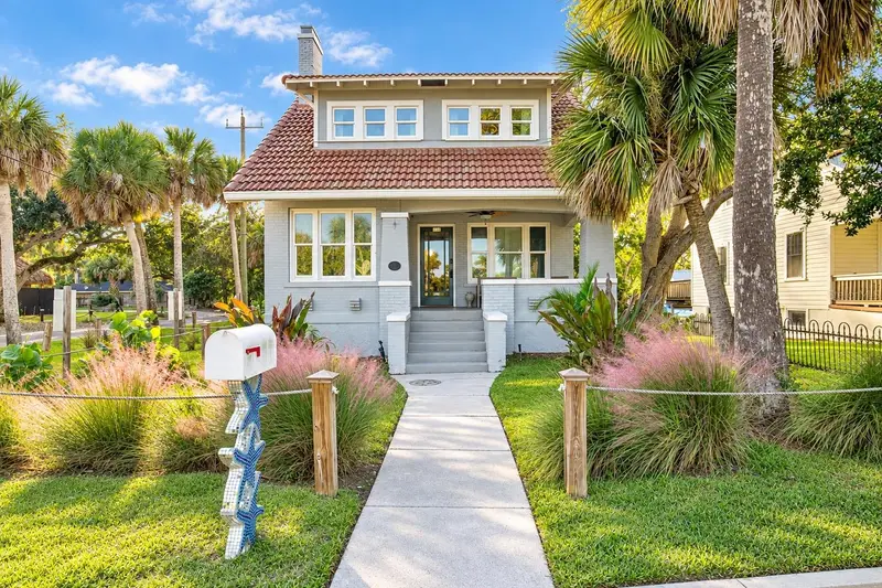 110 S Peninsula Ave, FL