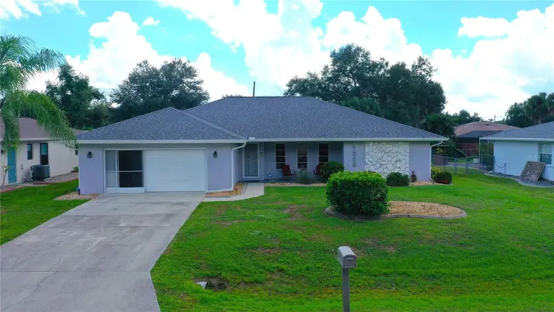 1009 Labelle Ter Nw, FL