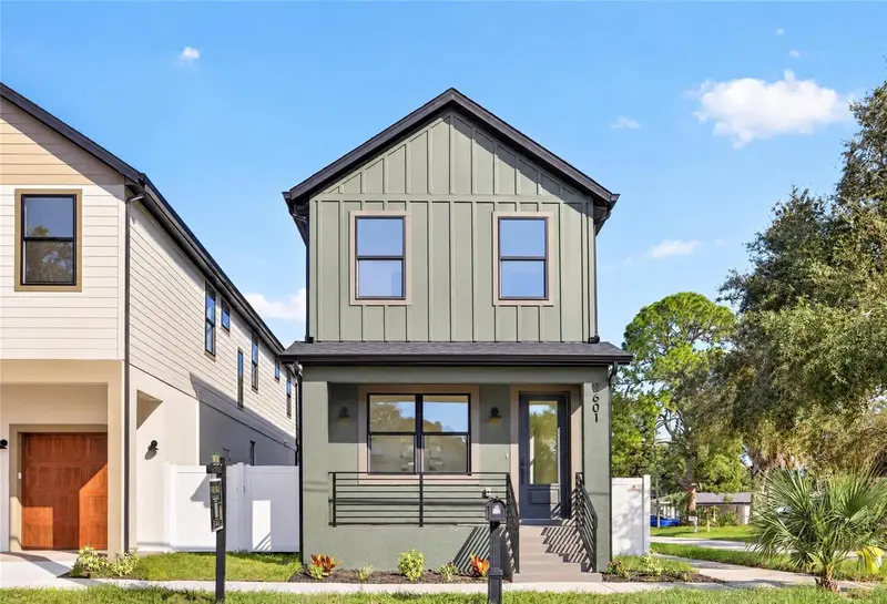 2601 N Albany Ave, FL