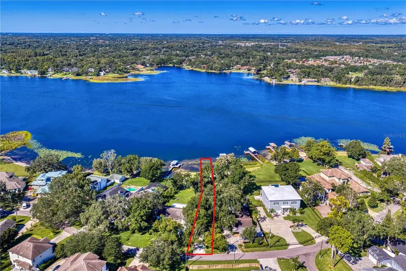 14748 Lake Magdalene Cir, FL