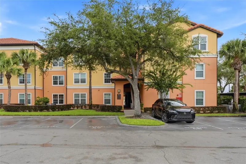 5451 Vineland Rd #2301, FL