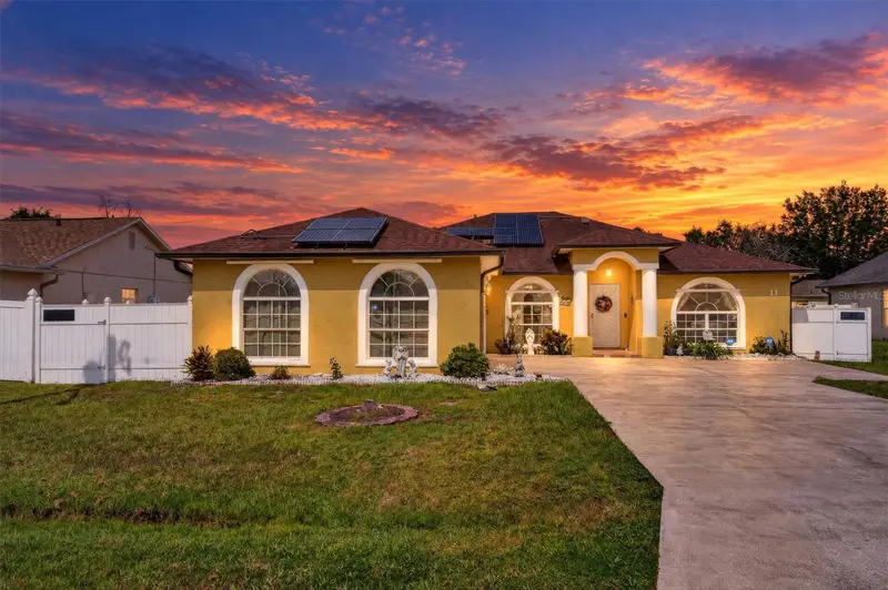 11 York Ct, FL