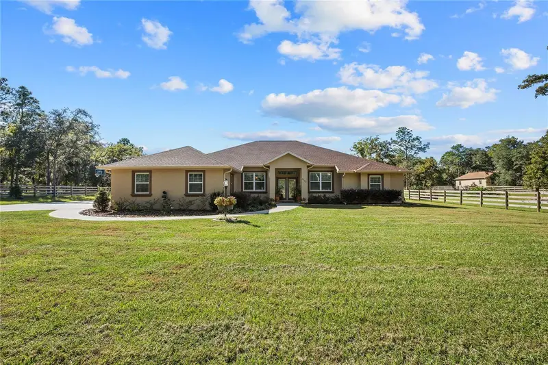 2402 N Stampede Dr, FL