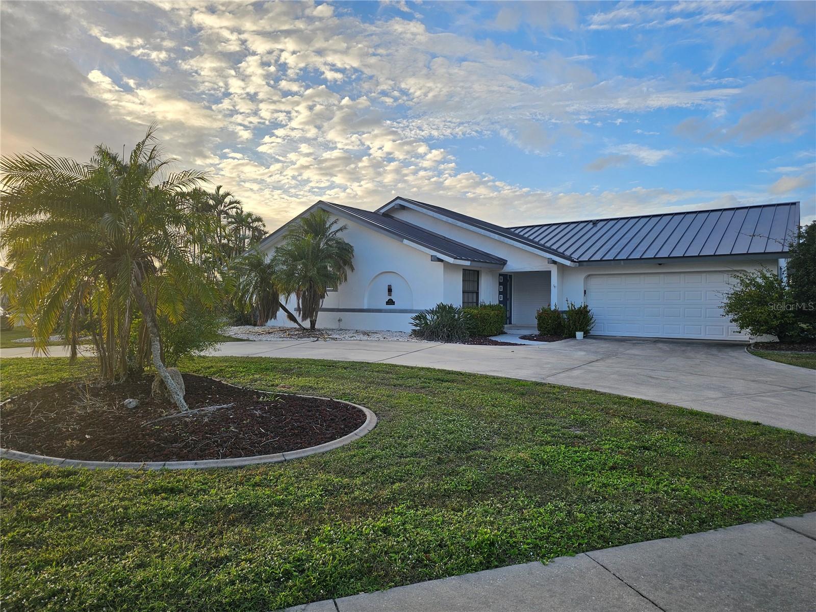 975 Coronado Dr, FL