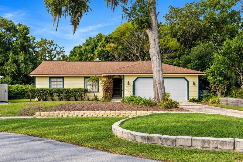 283 W Celery Cir, FL