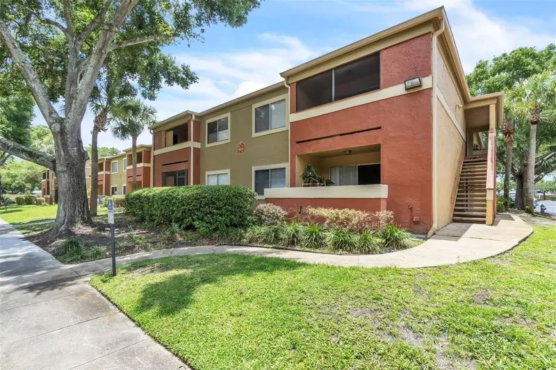 664 Kenwick Cir #104, FL