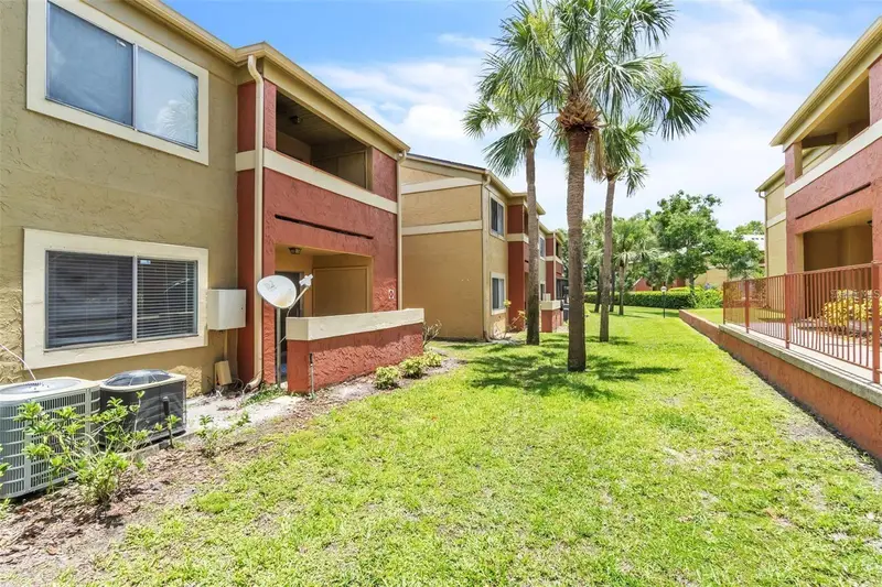664 Kenwick Cir #104, FL