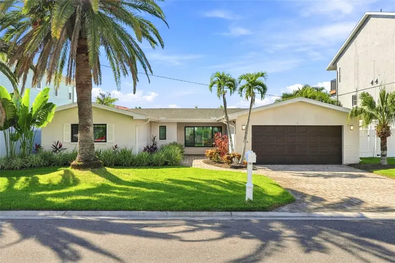 556 Johns Pass Ave, FL