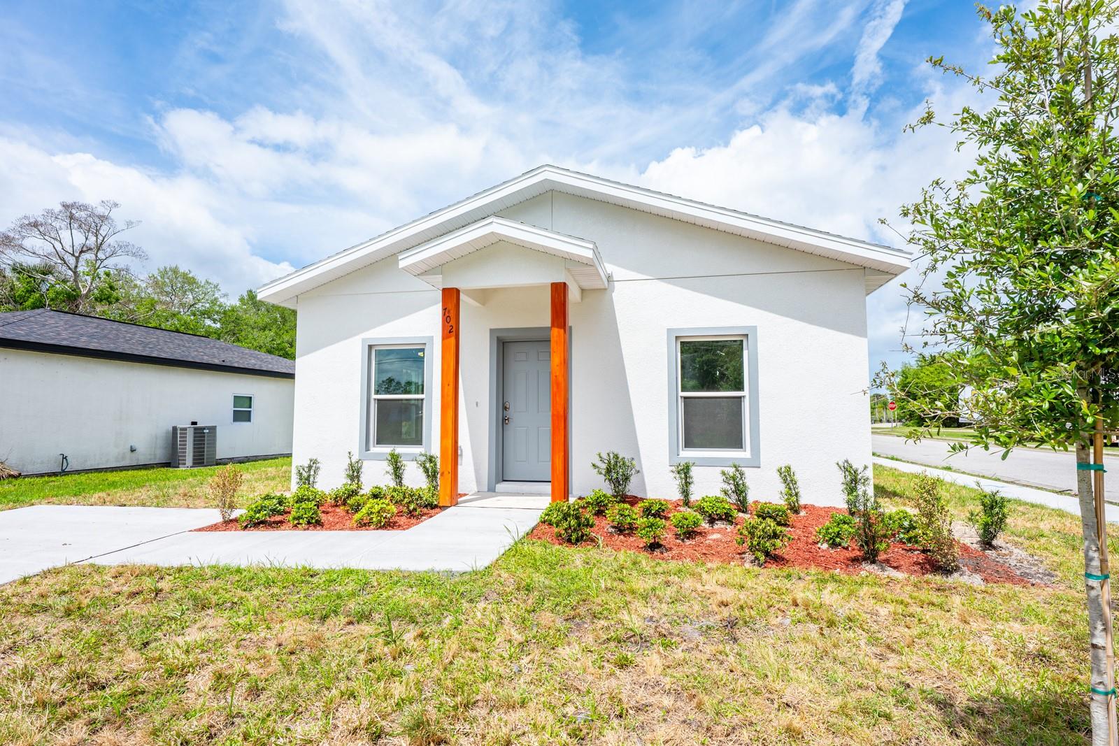 702 Lucky St, FL