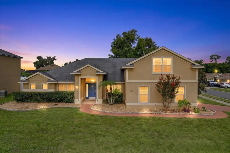 301 Ashton Woods Ln, FL