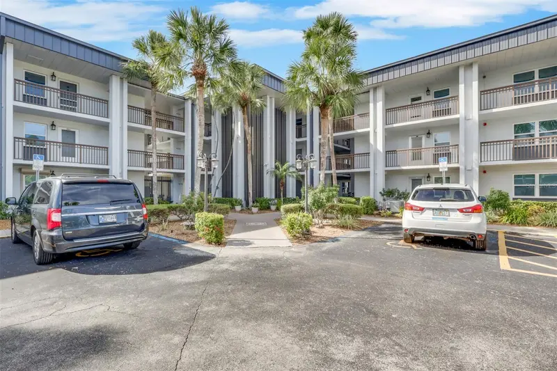 1740 Pine Valley Dr #213, FL