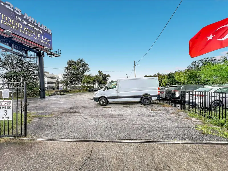 690 N Semoran Blvd, FL