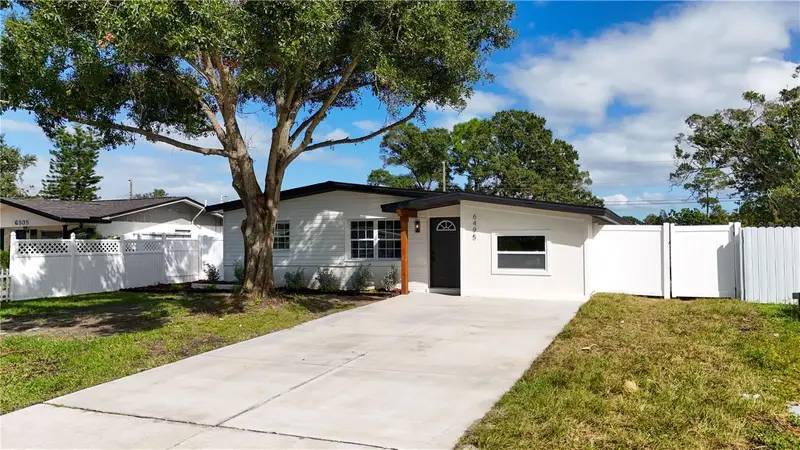 6495 64th Way N, FL