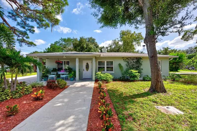 6436 Lambert Ln, FL