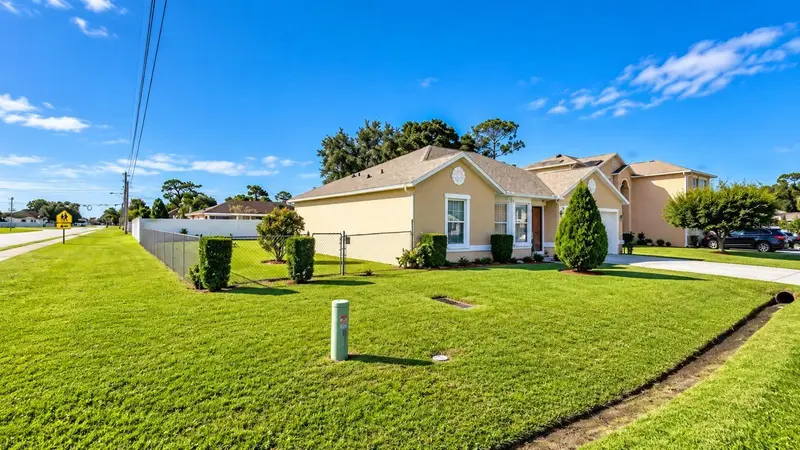 148 Dorchester Ct, FL
